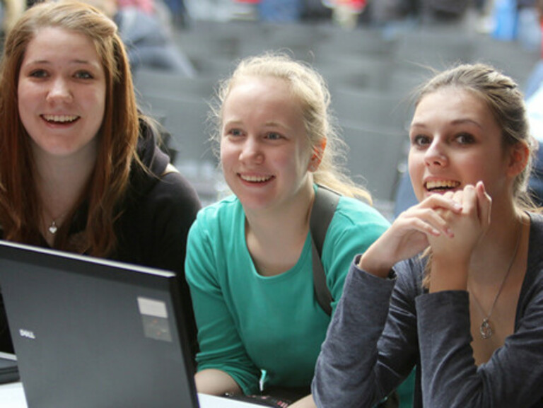 Studieninteressierte am Campus