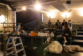 Besprechung im Theaterraum