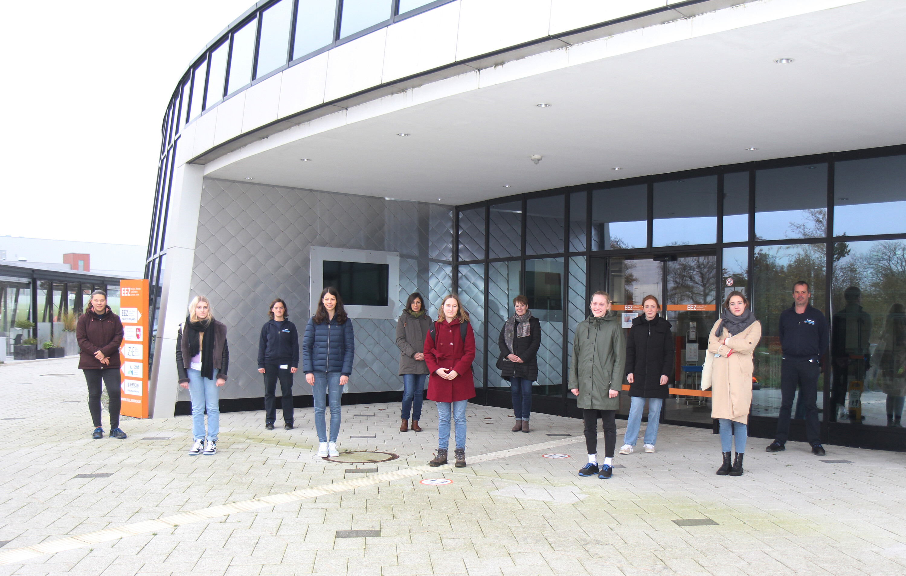 Technikantinnen der Jade Hochschule und der Hochschule Emden-Leer zu Gast beim Windenergie-Anlagen-Hersteller ENERCON in Aurich. Foto: ENERCON Technikantinnen der Jade Hochschule und der Hochschule Emden-Leer zu Gast beim Windenergie-Anlagen-Hersteller ENERCON in Aurich. Foto: ENERCON