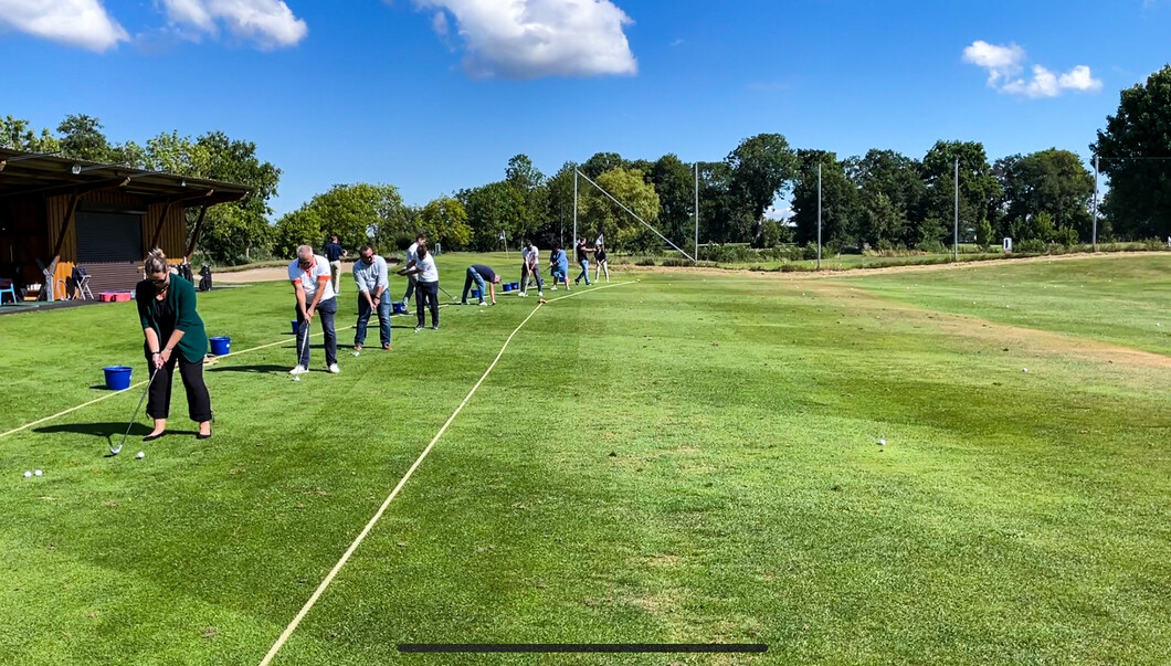 Golf-Schnupperstunde auf der „Driving Range“ (Foto: Karina Stark)