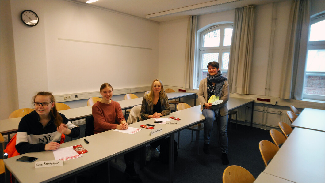 Die Technikantinnen beim Coaching mit Marlen Jähnert ... Foto: V. Sasse