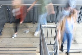 Menschen auf Treppe