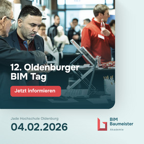 Personen gucken sich ein Ausstellungsstück an.