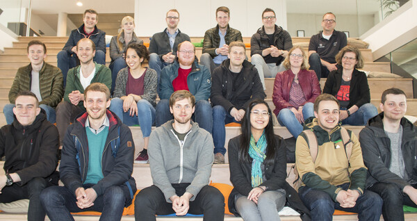 Gruppenfoto auf der Treppe