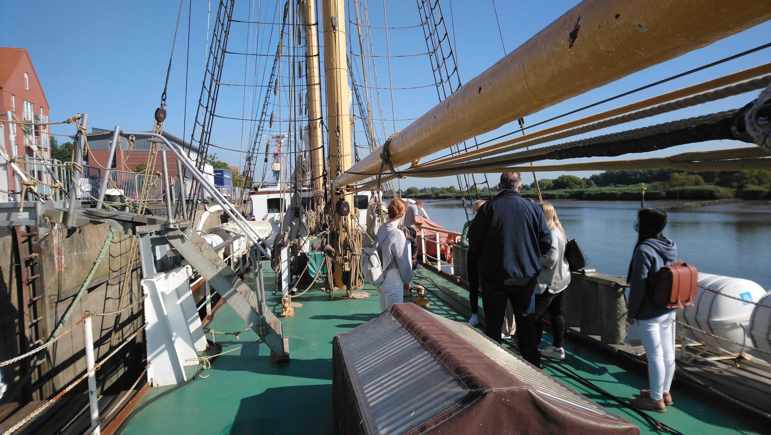 ... und an Bord der "Lissi", dem Segelschulschiff Großherzogin Elisabeth   Foto: V. Sasse