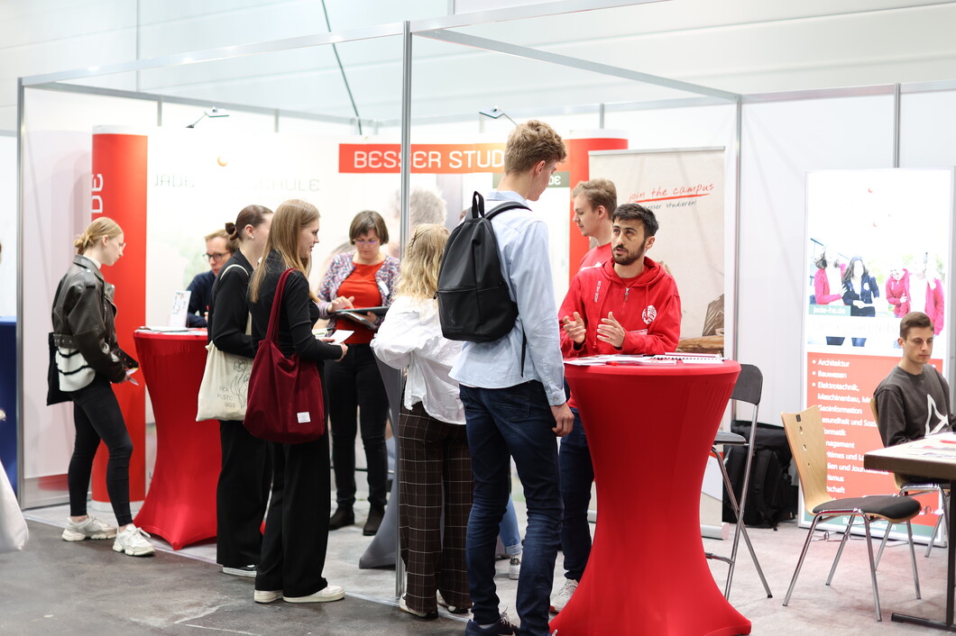 Studieninformationen auf den Aus- und Weiterbildungsmessen der Jade Hochschule