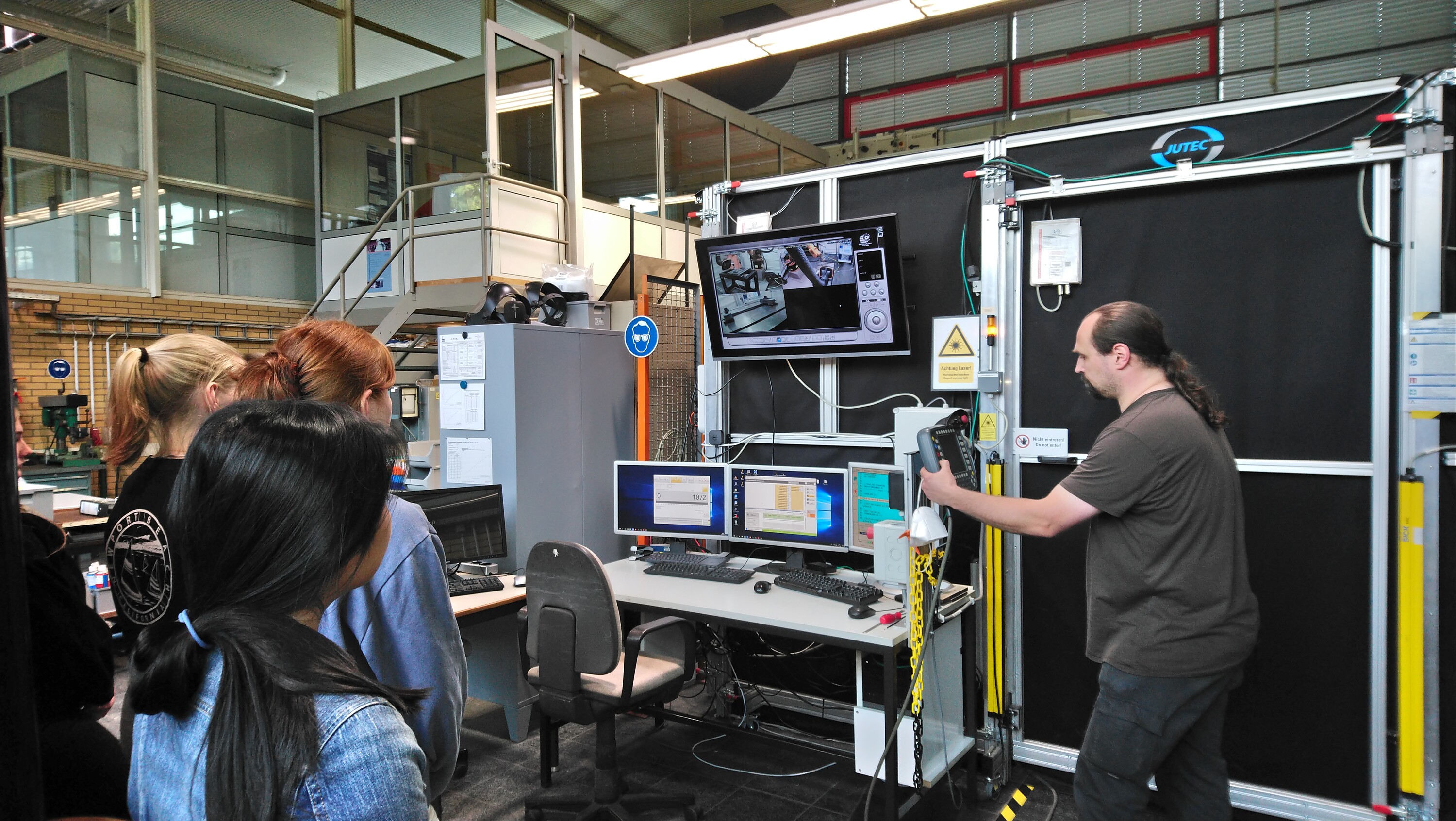 ... mit Sven Gorny zum "Thema Laser-Stahl-3D-Druck" Fotos: V. Sasse ... mit Sven Gorny zum "Thema Laser-Stahl-3D-Druck" Fotos: V. Sasse