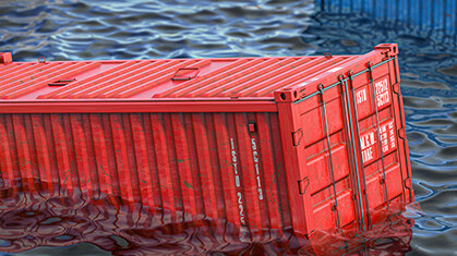 Treibende Container im Wasser