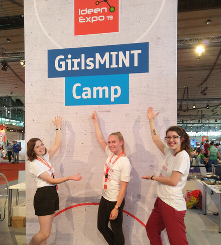 Technikantinnen auf der Ideen Expo 2019 in Hannover: Greta Husmann, Elena Ernstorfer (Jade Hochschule) und Laura Brinkmann (Foto: HS Osnabrück)