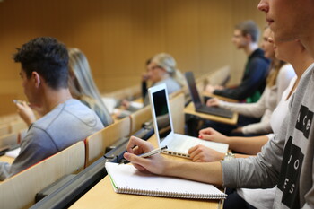 Studierende im Hörsaal