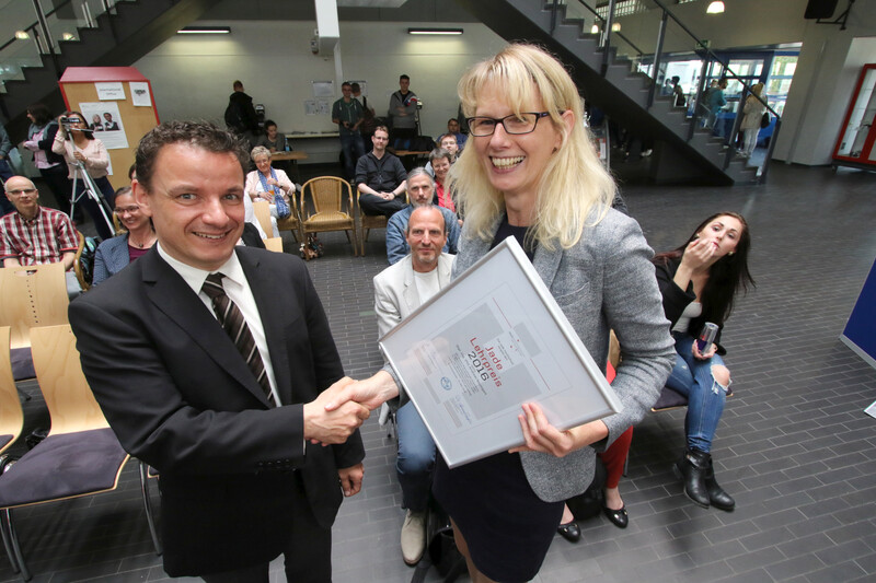 Der erste Jade Lehrpreis an Andreas Baumgart für 'Papercubes' Der erste Jade Lehrpreis an Andreas Baumgart für 'Papercubes'
