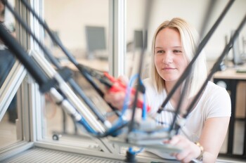 Studentin im Labor Studentin im Labor
