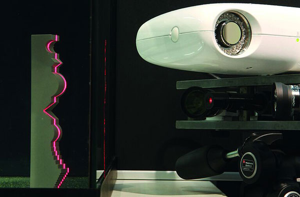 Photogrammetrische Messung eines Referenzkörpers mit Stereokamera und Laserprojektion