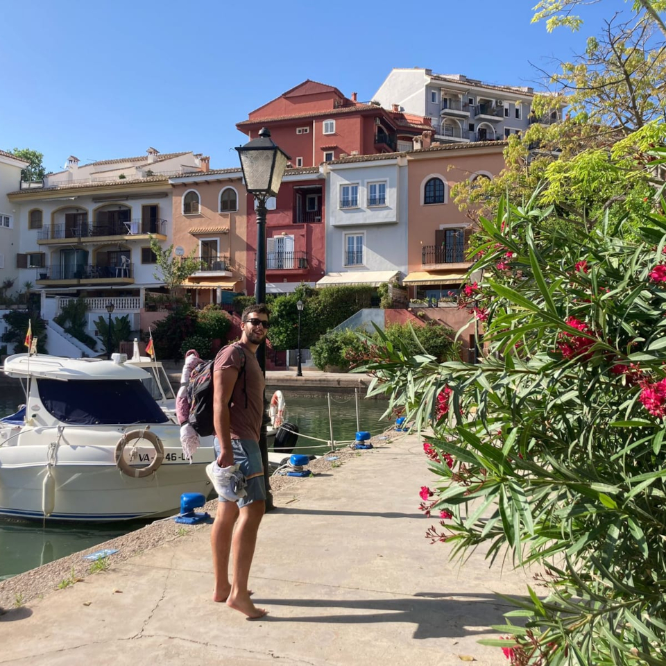 Lennart am Hafen in Valencia