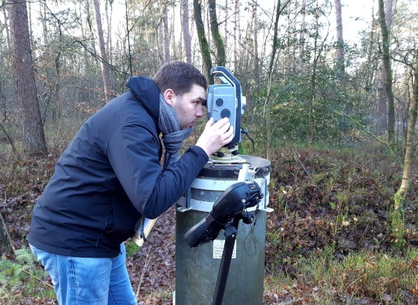 Auf der Messstrecke in Sandkrug Person bei Messung auf der Messstrecke in Sandkrug