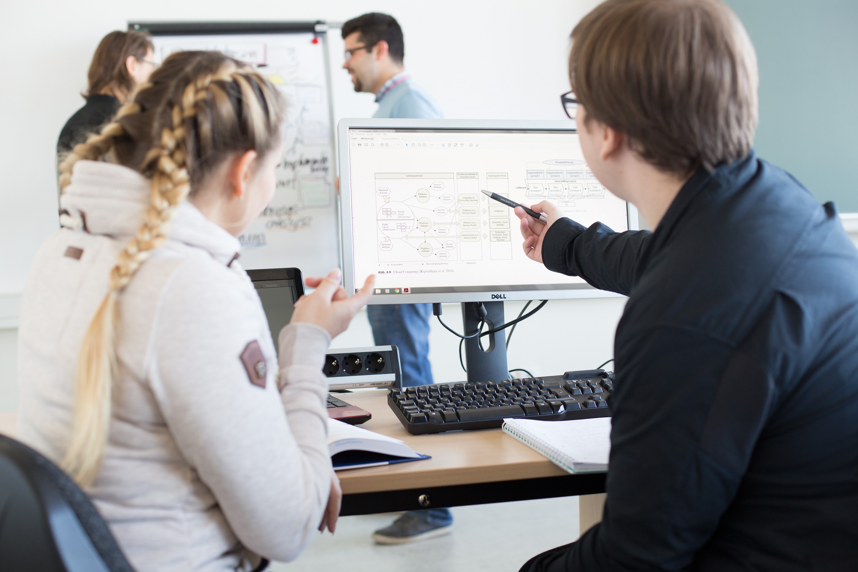 Studierende am Computer