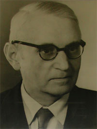 Oberstudiendirektor Dr. Franz Bromm gründete im Jahre 1947 die Fachschule für wirtschaftliche Betriebsführung, das Vorläuferinstitut des Fachbereichs Wirtschaft der Fachhochschule Wilhelmshaven.